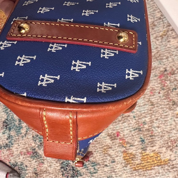 Dooney and Burke handbag with crossbody strap. Matching wallet . Leather. - Picture 7 of 10